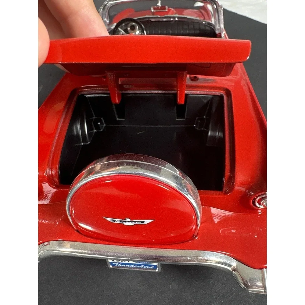 Road Signature Leather Series 1957 Ford Thunderbird Convertible Red 1:18
